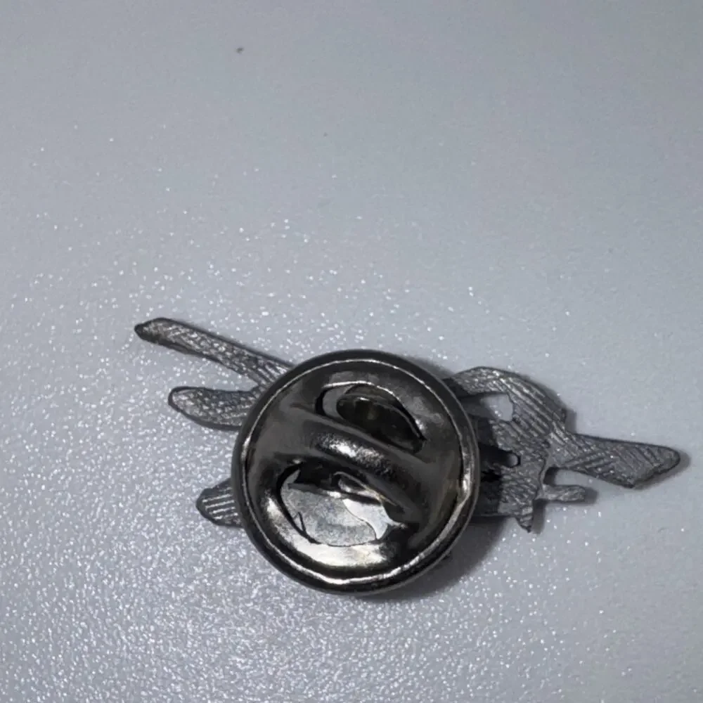 Boeing Apache Helicopter AH-64 Pewter Hat/Lapel/Vest Pin (1-1/8